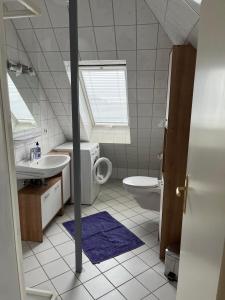 Ένα μπάνιο στο Ferienwohnung Ertl +8 φωτογραφίες