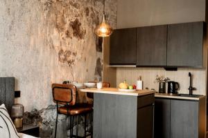 Η κουζίνα ή μικρή κουζίνα στο Frans & Frans - Hotel and Apartments by UHANDA +35 φωτογραφίες