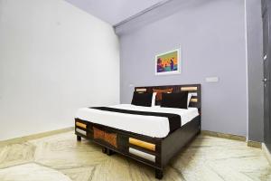 Postel nebo postele na pokoji v ubytování Hotel O Shubham Guest House