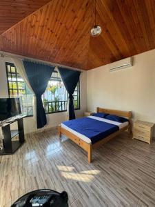 TV a/nebo společenská místnost v ubytování santa catalina casa hotel