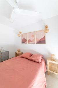 Posteľ alebo postele v izbe v ubytovaní VILLA BORD DE MER 6 COUCHAGES AVEC JARDIN ET GARAGE