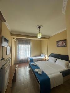 Ліжко або ліжка в номері Hotel Vlora
