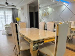 Χώρος καθιστικού στο Minumum 4days 3BR at PJU 10 DamansaraDamai