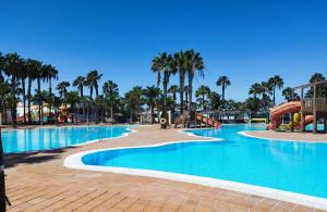 The swimming pool at or close to Casa del Mar Air-conditioned Apartment with Swimming Pools - Corralejo Playa