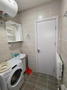 Kamar mandi di Djina 3 Divcibare