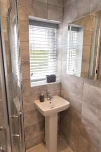 a bathroom with a sink and a mirror at Little Dene in Colyton
