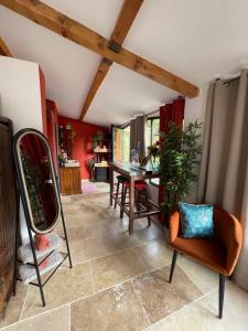 a living room with a table and a chair at Mas de la Butte Blanche in Orgon