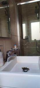 ห้องน้ำของ Cozy Private room in apartment in Ħal Safi, Malta