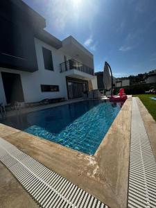 Bazén v ubytování Private Pool Villa for Daily Rent in Kusadasi nebo v jeho okolí