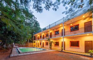 Πισίνα στο ή κοντά στο Hotel De Jardin Pondicherry with Swimming Pool