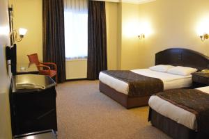 Una cama o camas en una habitación de Genc Yazici Hotel Uludag