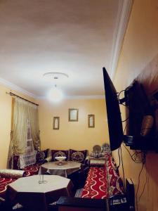 Μια τηλεόραση ή/και κέντρο ψυχαγωγίας στο إقامة الدشيرة الجهادية