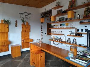 a shop with a wooden counter in a room at Hotel Anáhuac in Juayúa