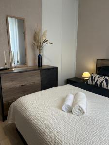 Un pat sau paturi într-o cameră la Chambre privée chez l'habitant