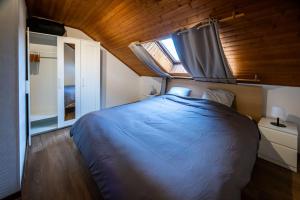 Postel nebo postele na pokoji v ubytování Maison de caractère à deux pas du Luxembourg