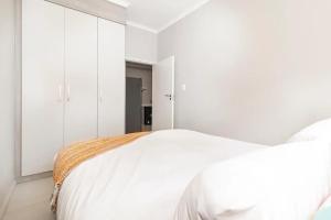 Katil atau katil-katil dalam bilik di Good Luck Homes - 2br Apartment