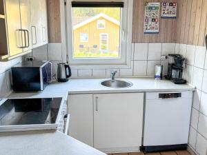 eine kleine Küche mit Spüle und Fenster in der Unterkunft 10 person holiday home in Nordborg-By Traum in Nordborg