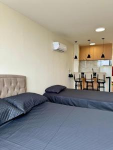 Et opholdsområde på kitnet Guarujá pitangueiras boulevard + 31 billeder