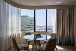 Marriott Long Beach Downtown的休息区