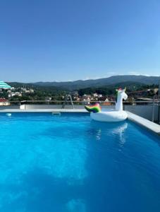 Piscina di Elegant Lux o nelle vicinanze