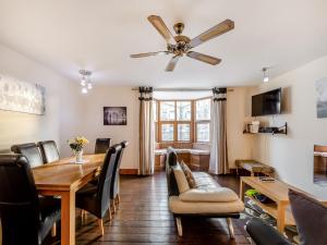 a dining room with a table and chairs at The Drovers Rest - Uk43567 in Haltwhistle