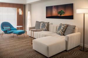 Area soggiorno di Renaissance Phoenix Downtown Hotel
