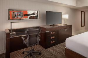 TV o dispositivi per l'intrattenimento presso Renaissance Phoenix Downtown Hotel