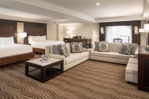 Area soggiorno di Renaissance Phoenix Downtown Hotel