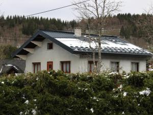 a white house with a black roof at Maison spacieuse 18 pers, 8 ch, cheminée, jardin clos, 4* - FR-1-737-84 in Autrans