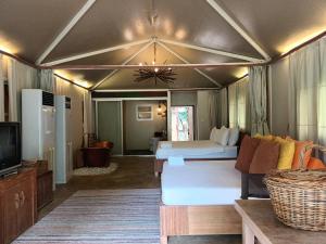 TV a/nebo společenská místnost v ubytování Pai Vimaan Resort