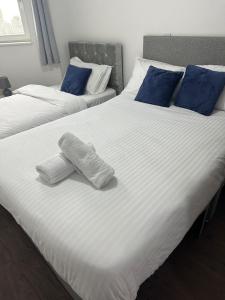 Postel nebo postele na pokoji v ubytování 1BR Hideaway Near NEC & Resorts World - Ideal for Travelers