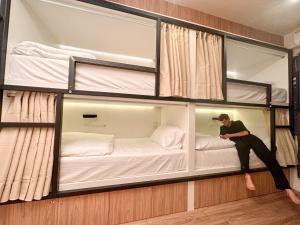 Bangkok Neighborhood Hostel客房内的一张或多张床位