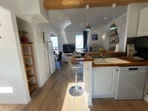 Cucina o angolo cottura di Le Maxaudant Duplex avec Balcon et Vue sur Mer
