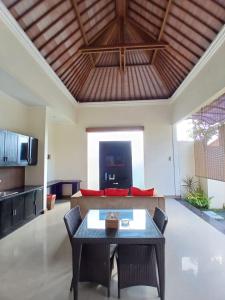 Et tv og/eller underholdning på Villa Putri in Seminyak Bali