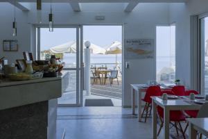 a kitchen and dining room with a view of the ocean at Filoxenia Beach in Rethymno