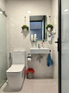 Ένα μπάνιο στο DoHa Homes Soho Residence #Studio Luxury-1Bed-Lầu cao-Mới