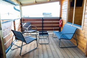 Balkón nebo terasa v ubytování Chalet Goyavier - 4pers-Sud sauvage - By Sister Home