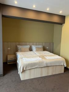 Postel nebo postele na pokoji v ubytování Hotel DAMAD + 7 fotografií
