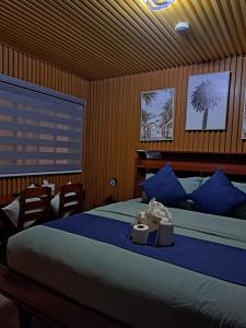 Postel nebo postele na pokoji v ubytování Cave Beach Resort Boutique Luxury Accomodation