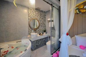 Koupelna v ubytování Ngoc Bich hotel + 32 fotografií