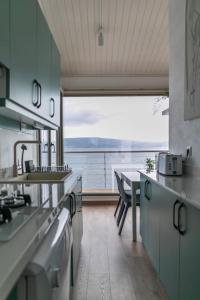 Η κουζίνα ή μικρή κουζίνα στο YFN Urla Seaside House