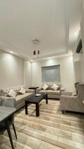 a living room with two couches and a table at صبا أحد للشقق المخدومة - Saba ohod Serviced Apartments in Al Madinah