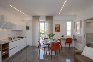 Kuchyň nebo kuchyňský kout v ubytování Ad un passo da…