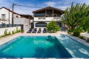 Fotografie z fotogalerie ubytování Apartman sa bazenom u Ninu A2 v destinaci Nin + 14 fotografií