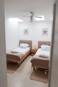 Łóżko lub łóżka w pokoju w obiekcie Casitas Tenerife - El Risco 2