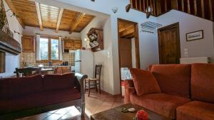 a living room with a couch and a kitchen at Diminio 3 Whole House - Chalet in Arachova