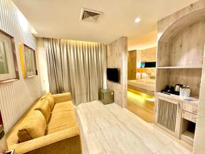 TV a/nebo společenská místnost v ubytování De Cozé Hotel