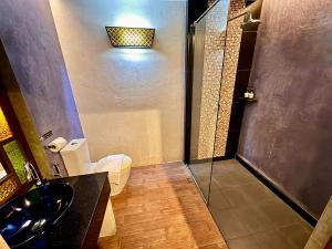 Koupelna v ubytování De Cozé Hotel