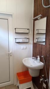 Ένα μπάνιο στο Sunlite Summer Cottages +18 φωτογραφίες
