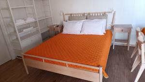 Ένα ή περισσότερα κρεβάτια σε δωμάτιο στο Sunlite Summer Cottages
